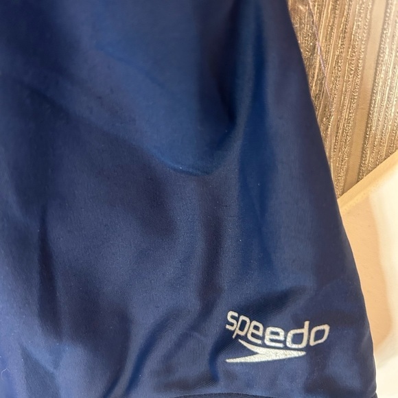 D10.1. Speedo White/Navy blue one piece built in bra swimsuit S - Picture 2 of 4